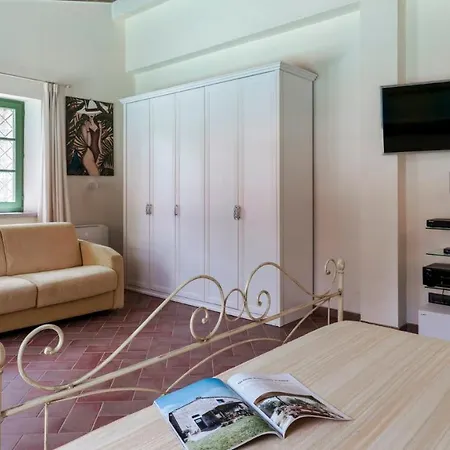 Villa Elsa 6, Emma Filetto (Massa and Carrara)